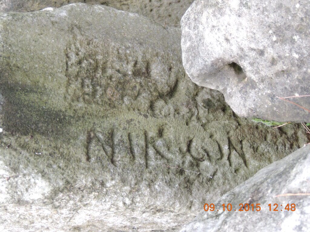 Έξι από τα graffiti του περιβόλου του τύμβου Καστά της Αμφίπολης