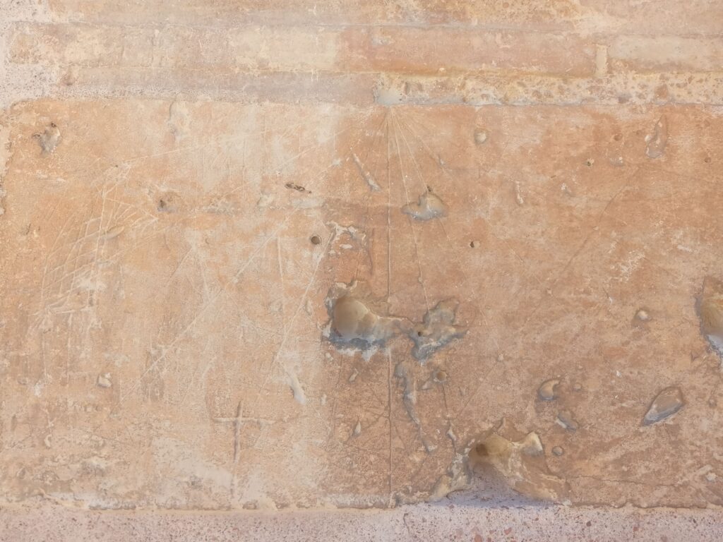 Χαράγματα στο Καθολικό της Μονής Δαφνίου