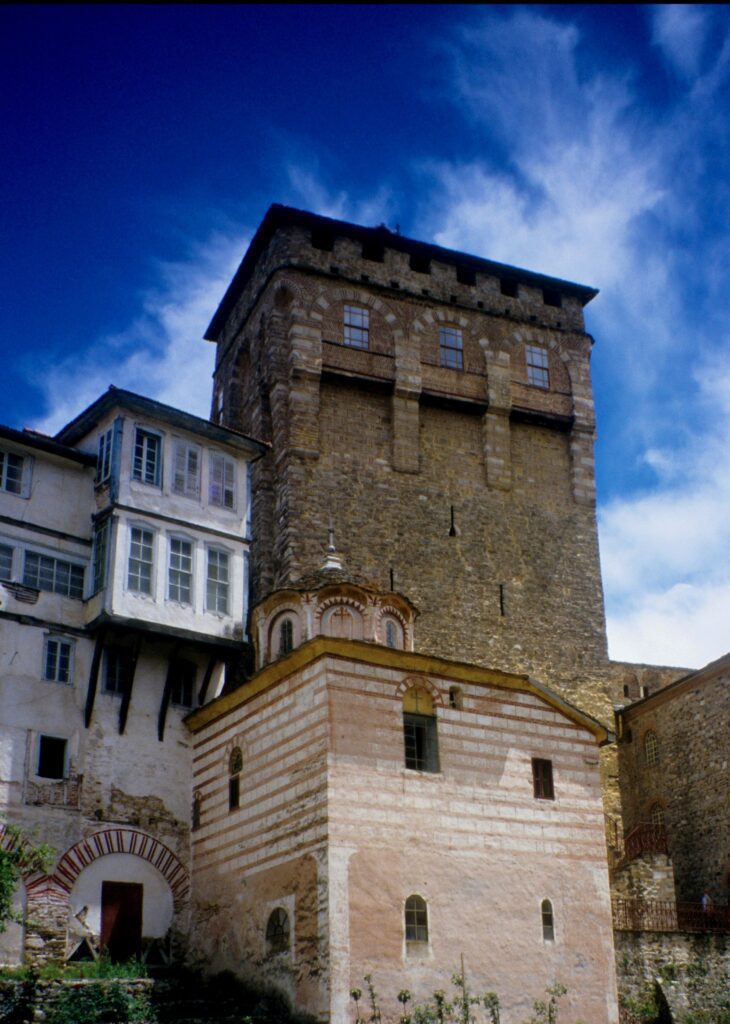 Χαράγματα στον πύργο του Αγίου Σάββα της Μονής Χελανδαρίου στο Άγιο Όρος: έργο ευσεβών προσκυνητών